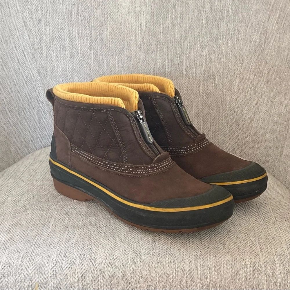 Clarks Water proof Leather Mugs Booties.